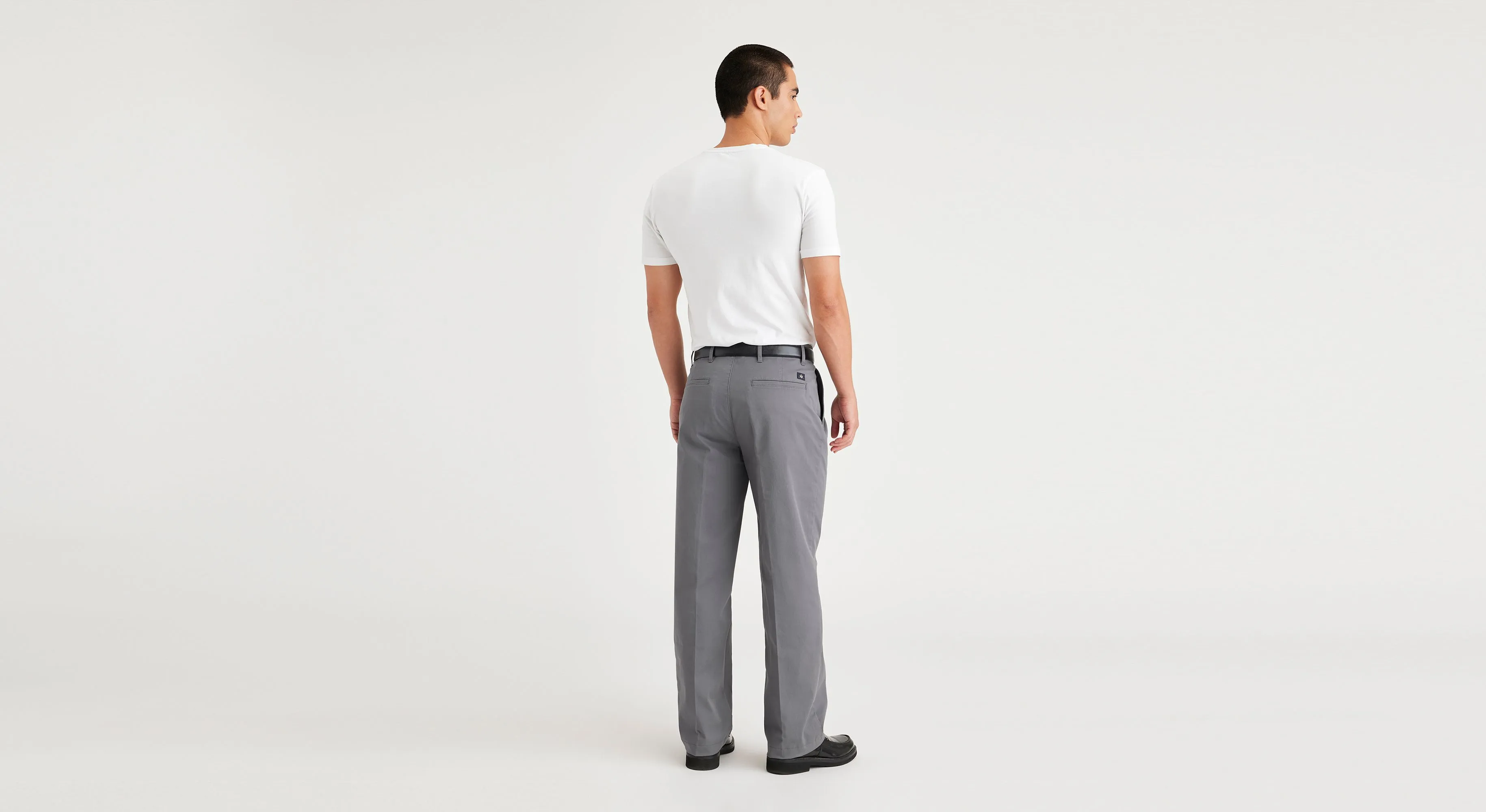 Essential Chinos, Pleated, Classic Fit