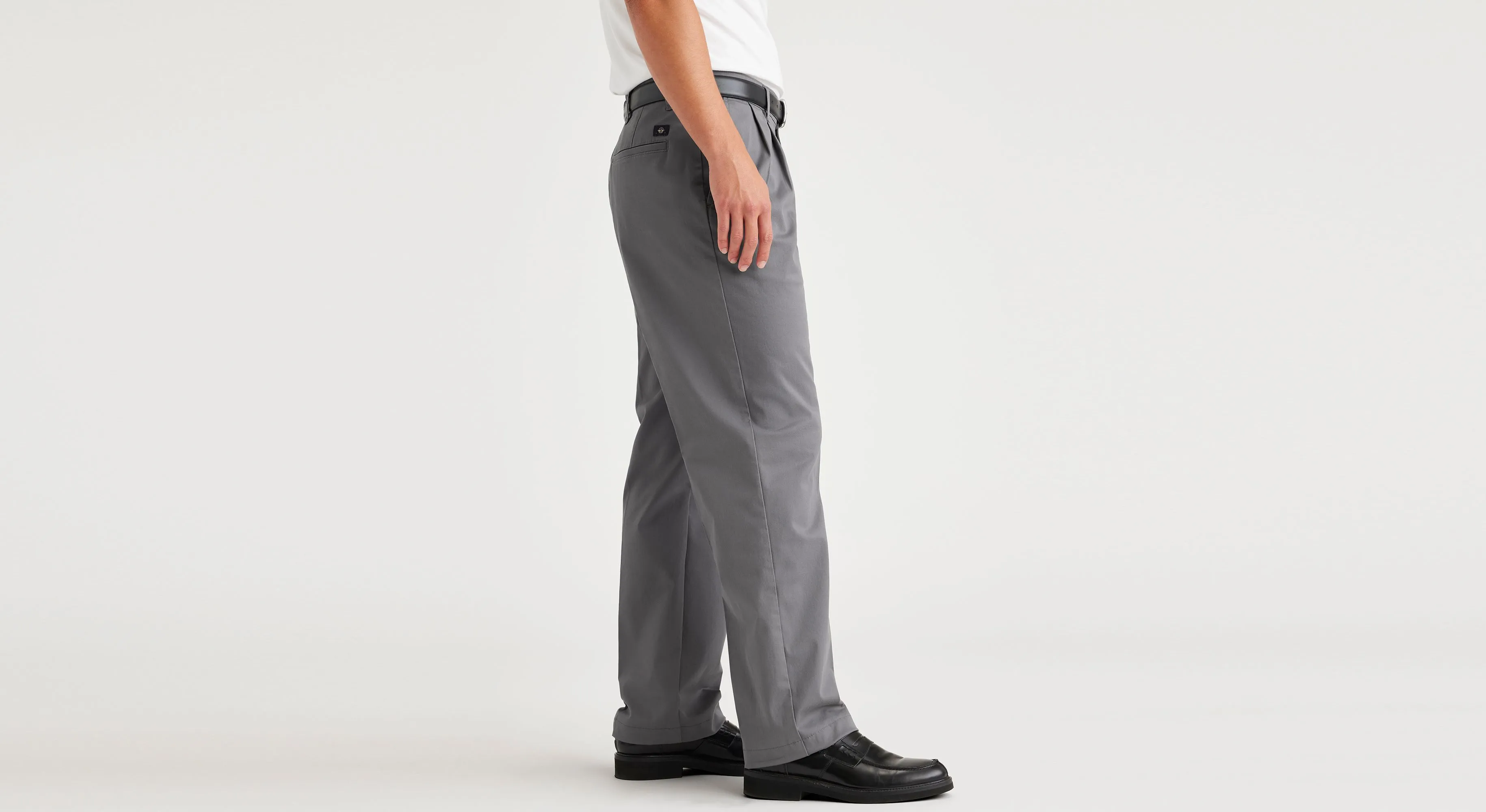 Essential Chinos, Pleated, Classic Fit