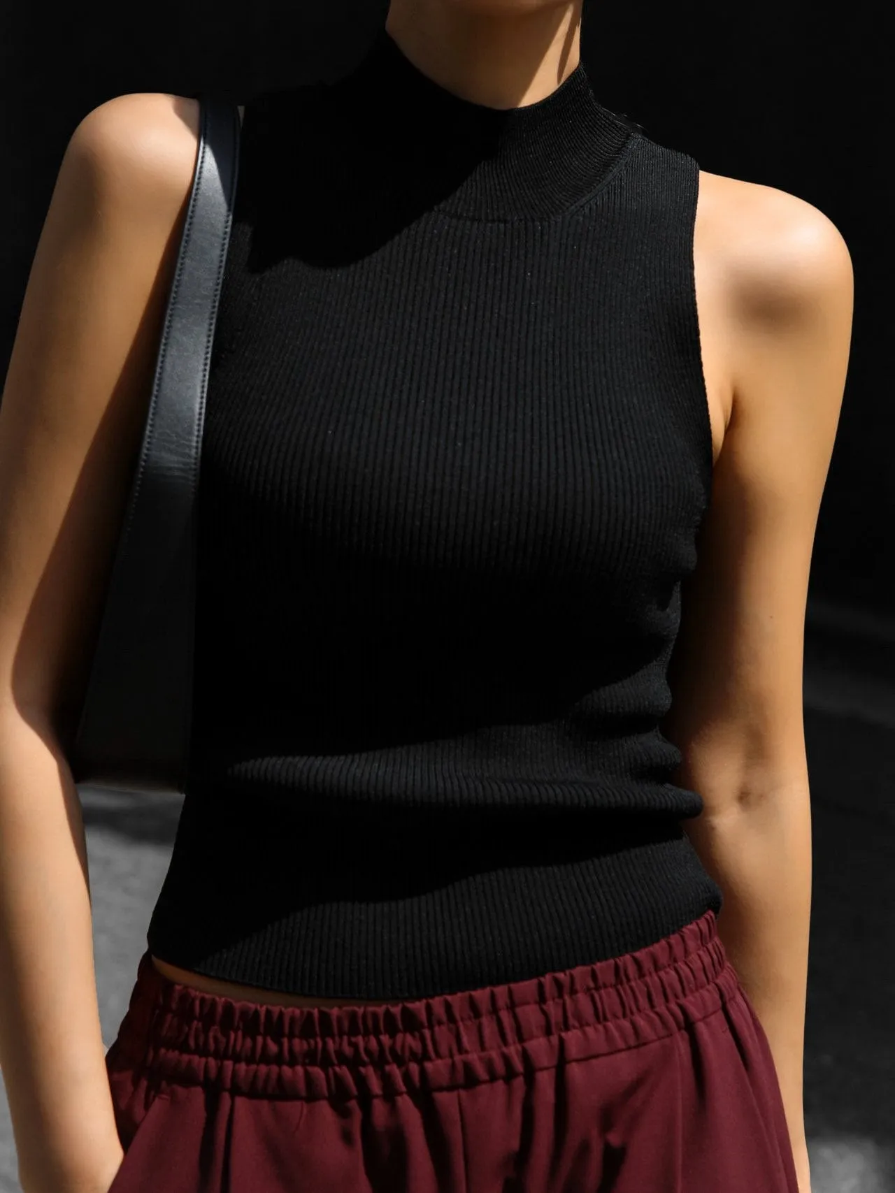 HIGH NECK CROPPED SLEEVELESS KNIT TOP