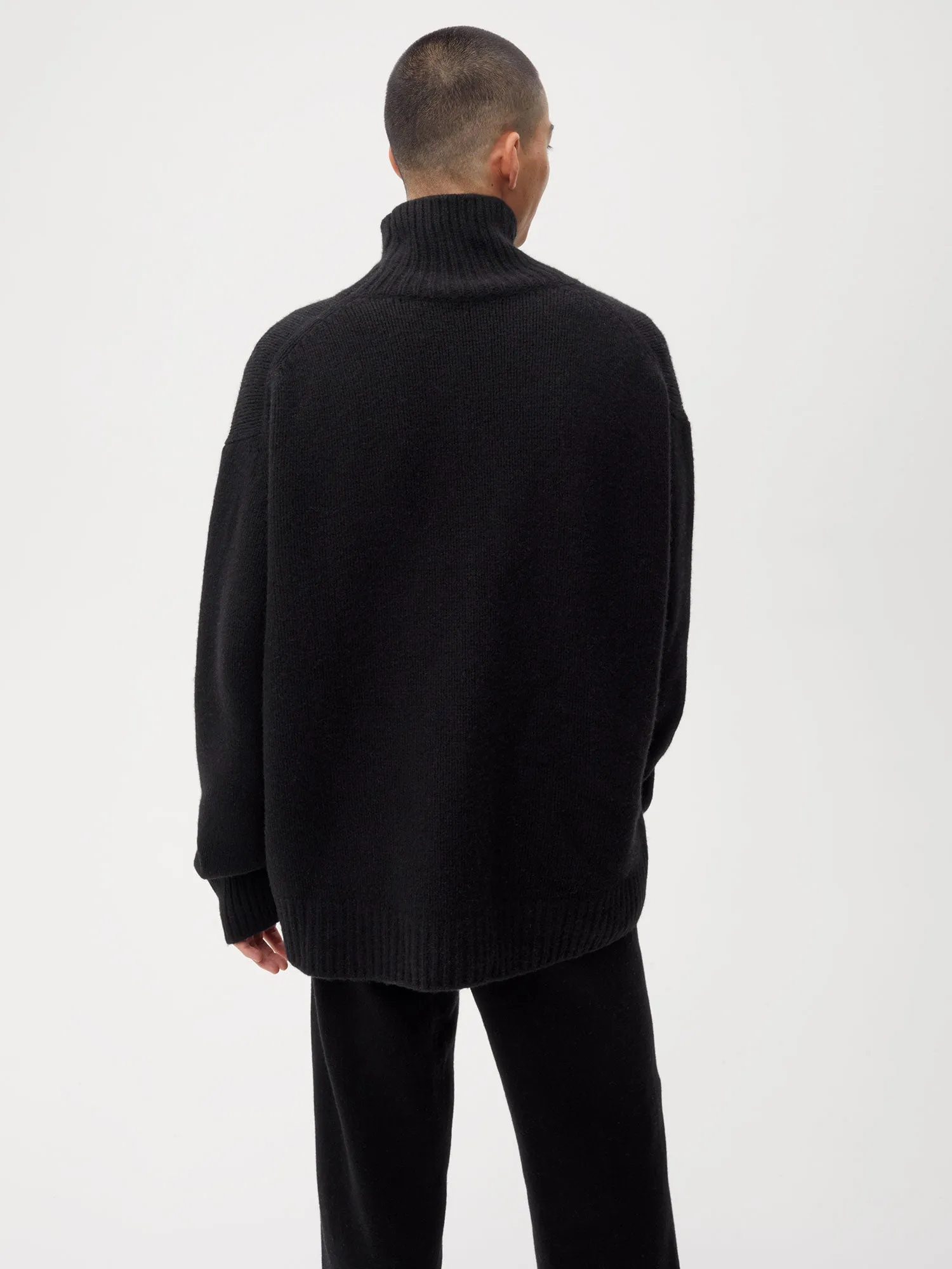 Men's Recycled Cashmere Chunky Turtleneck Sweater—black