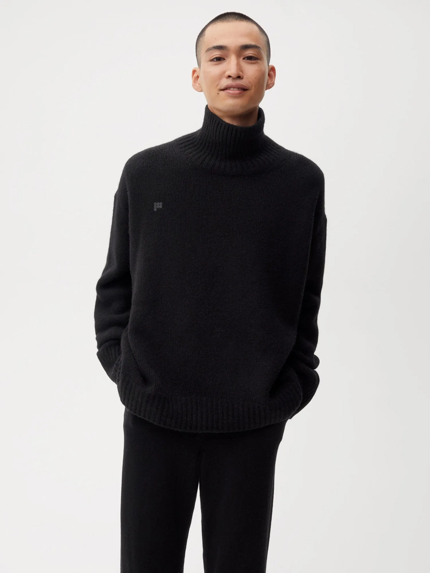 Men's Recycled Cashmere Chunky Turtleneck Sweater—black