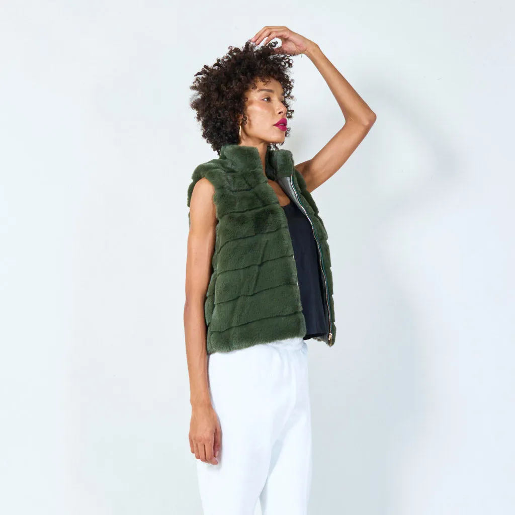 Sleeveless faux fur vest with zip closure wholesale