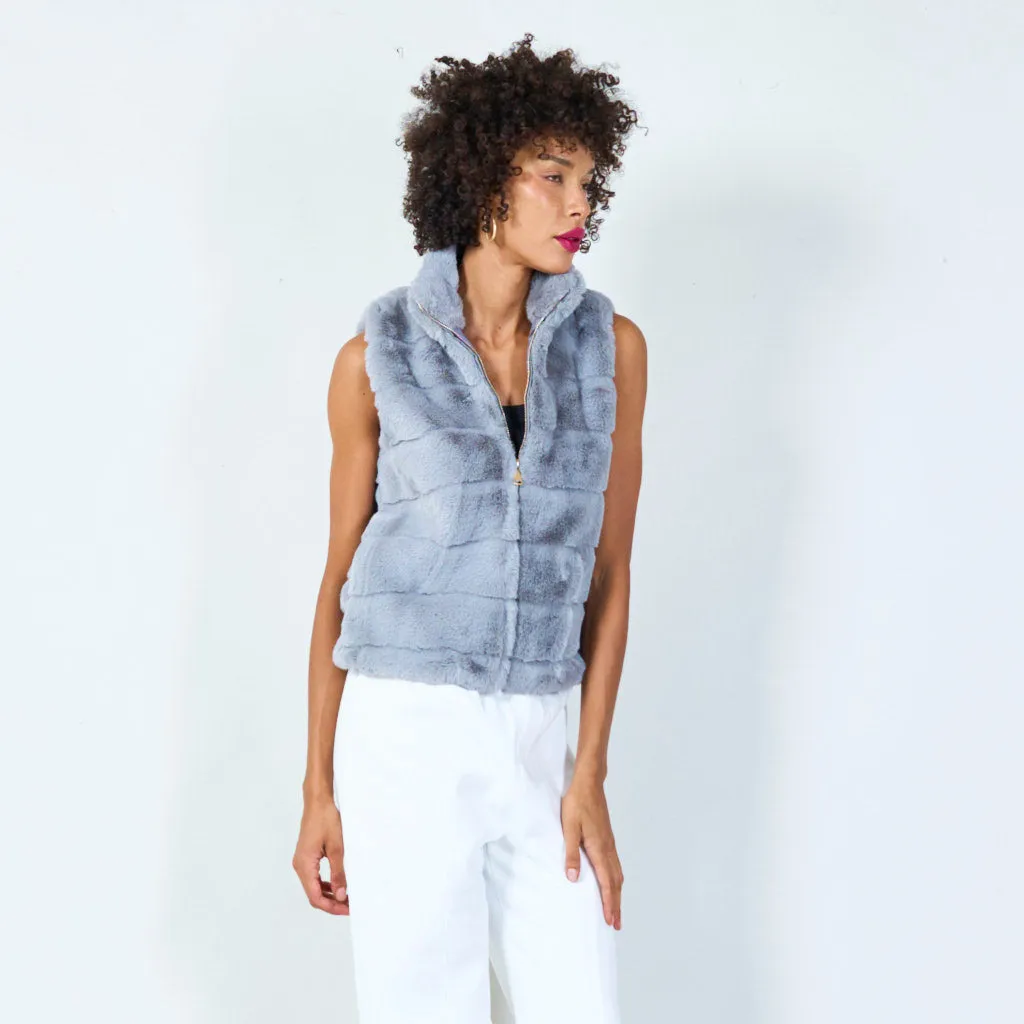 Sleeveless faux fur vest with zip closure wholesale