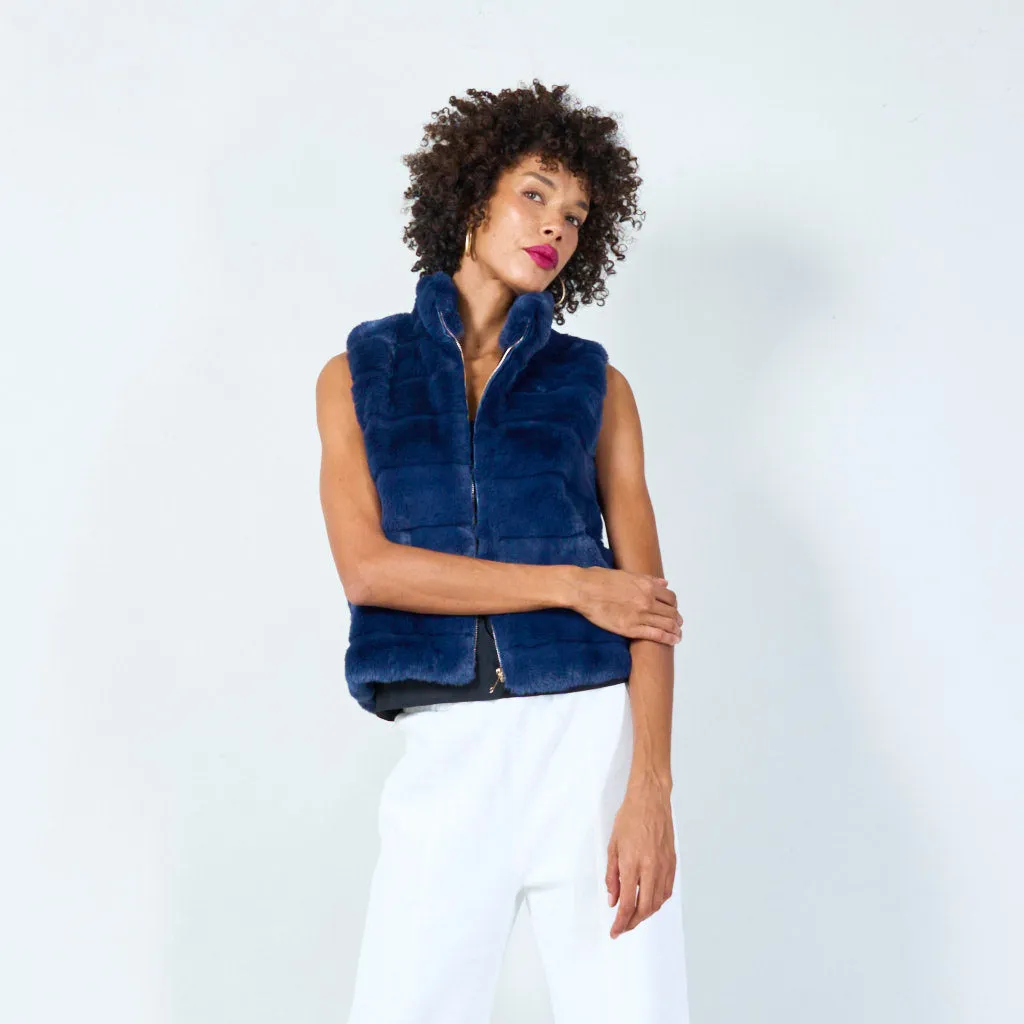 Sleeveless faux fur vest with zip closure wholesale