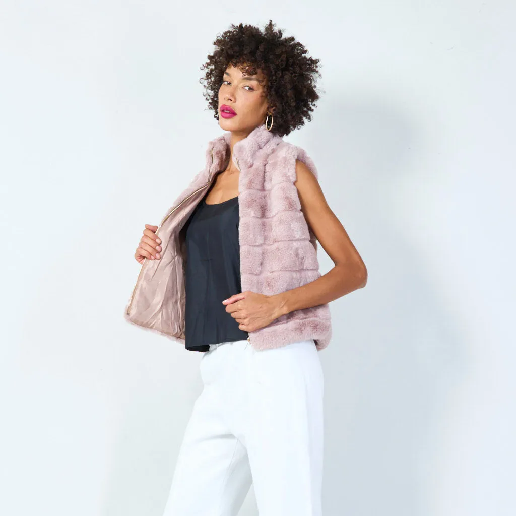 Sleeveless faux fur vest with zip closure wholesale