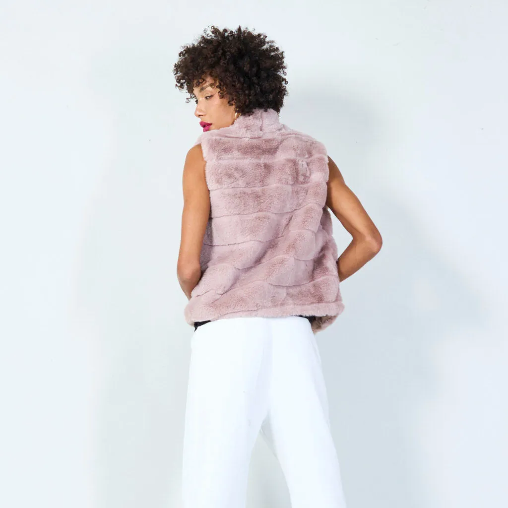 Sleeveless faux fur vest with zip closure wholesale