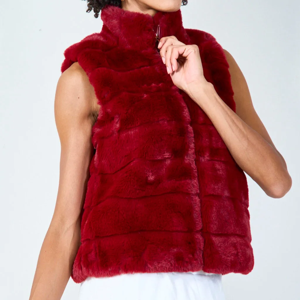 Sleeveless faux fur vest with zip closure wholesale